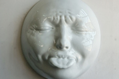 EMOTIONS-CHART-52-x-48-x-21-cm-Resina-de-poliester-policromada-2025-3